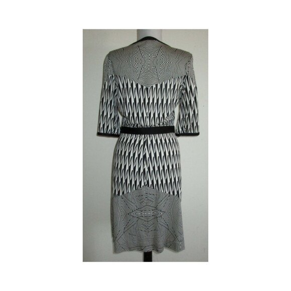 Diane Von Furstenberg Silk Black and White Geometric Print Snap Dress Size 8 - Picture 6 of 11